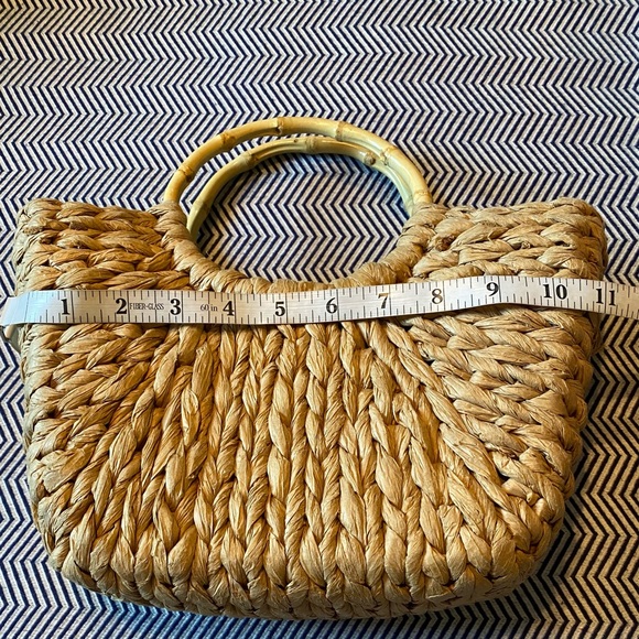 Wicker hand bag.  Almost like new.  Super clean.  And fun - Picture 3 of 8